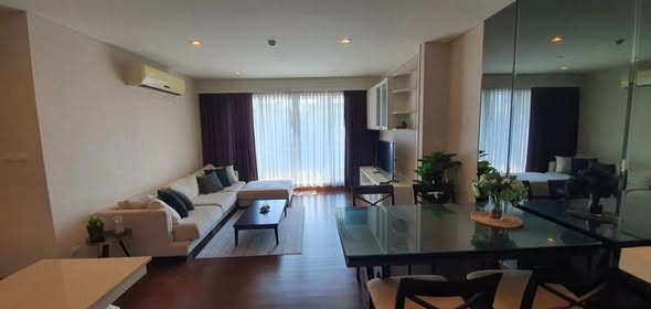 living room and bedroom of IVY THONGLOR