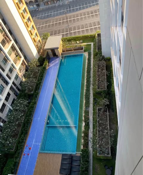 pool of J Condo Satorn-Kallaprapruk