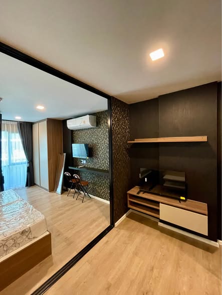 bedroom of Kave Town Shift