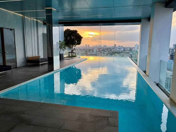 pool of Knightsbridge Kaset Society