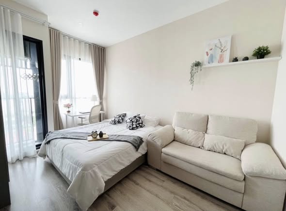 bedroom and living room of KnightsBridge Prime Onnut