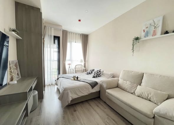 bedroom and living room of KnightsBridge Prime Onnut