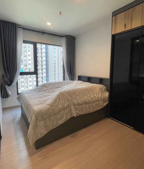 bedroom of Life Asoke Hype