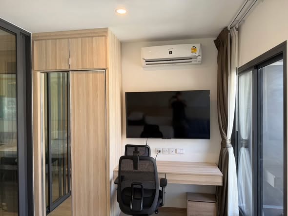 bedroom and room interior of Life Rama 4 – Asoke