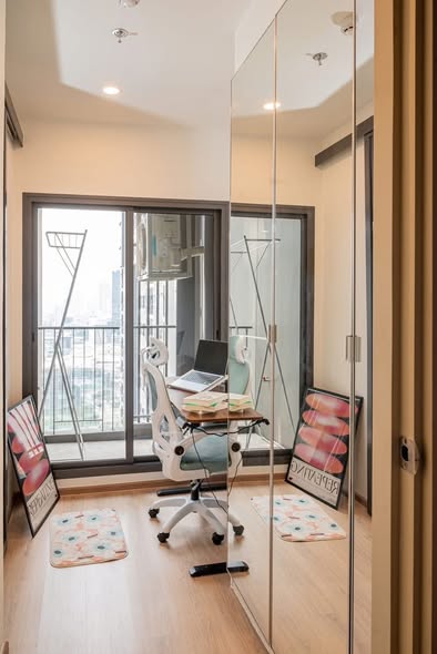 room interior of Life Rama 4 – Asoke