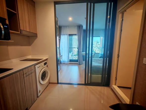 room interior of Life Rama 4 – Asoke