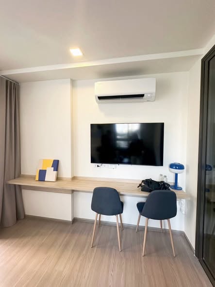 living room and bedroom of เดอะมูฟ ประดิพัทธ์