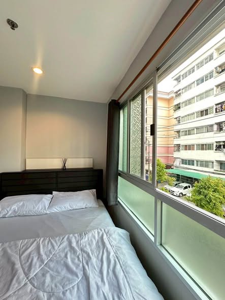 bedroom and room interior of Lumpini Ville Ramkhamhaeng 60/2