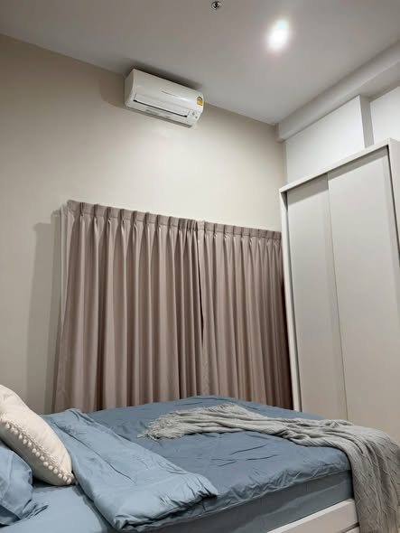 bedroom of Metro Sky Wutthakat