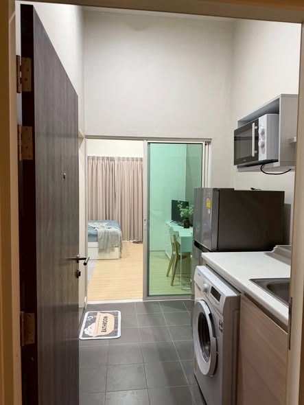 room interior of Metro Sky Wutthakat