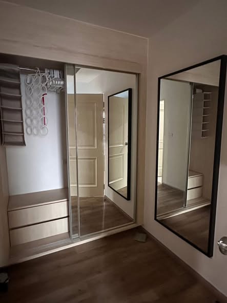 room interior of Noble Reflex