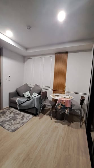 room interior of Nue Cross Khu Khot Station (นิว ครอส คูคต สเตชัน)