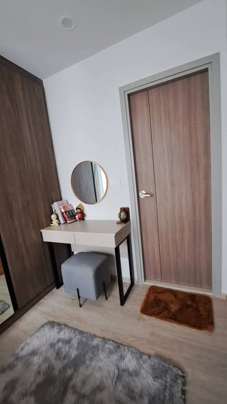 room interior and bathroom of Nue Cross Khu Khot Station (นิว ครอส คูคต สเตชัน)