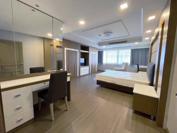 bedroom of Oriental Towers