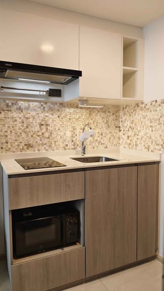 bathroom and kitchen of Origin Plug & Play Sirindhorn Station