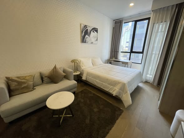 bedroom and living room of Park​ Origin​ Phaya Thai