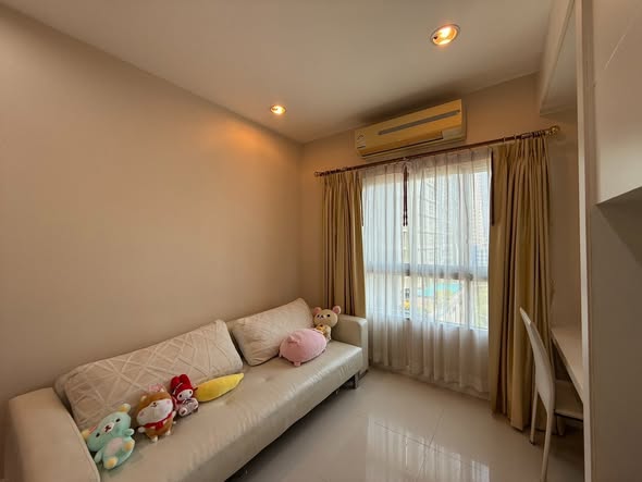bedroom of Q House Condo Sathon