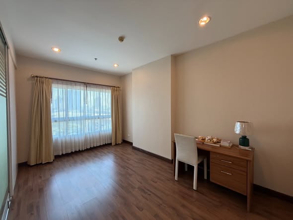 bedroom of Q House Condo Sathon