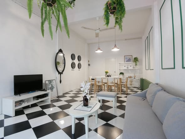 living room of Renovated Private 4 BR Townhouse @ BTS ONNUT