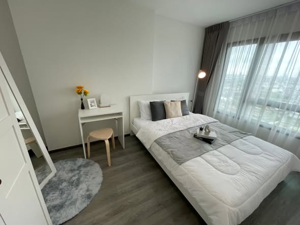 bedroom of Rich Park Triple Station