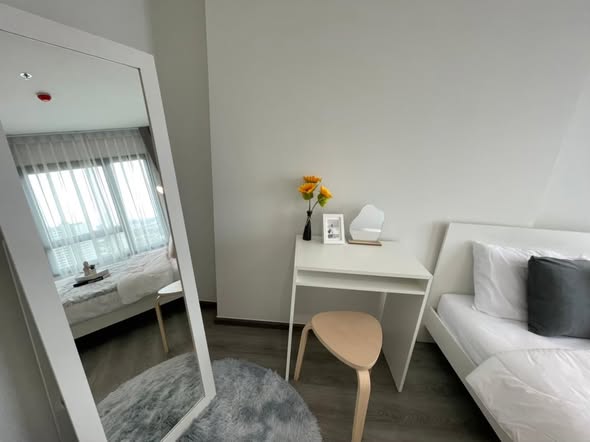 bedroom of Rich Park Triple Station