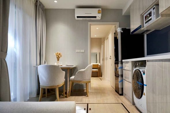 bedroom and kitchen of Runesu Thonglor 5 (รูเนะสุ ทองหล่อ 5)