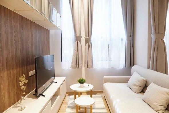 bedroom and living room of Runesu Thonglor 5 (รูเนะสุ ทองหล่อ 5)