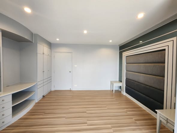 room interior of Saichol Mansion