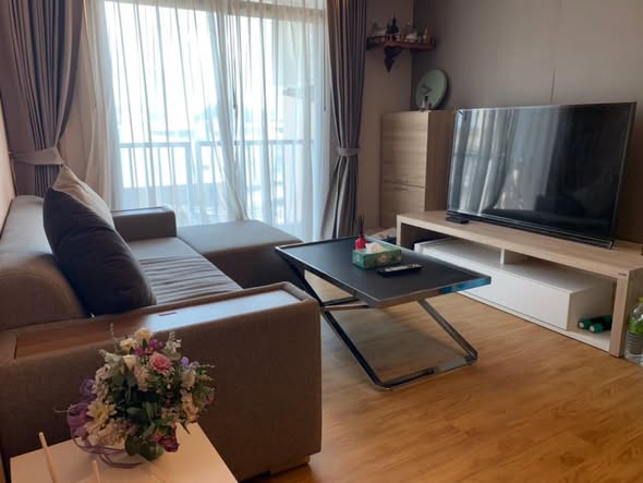 bedroom and living room of Siamese Nang Linchi Condo