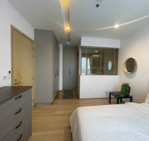 bedroom and room interior of Siri at Sukhumvit