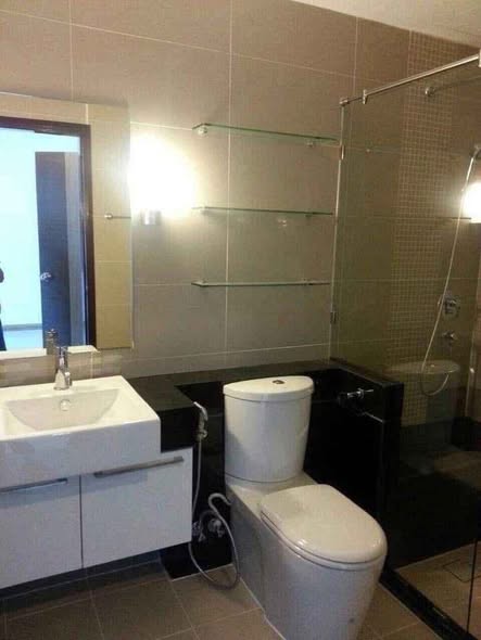 bathroom of Supalai River Resort