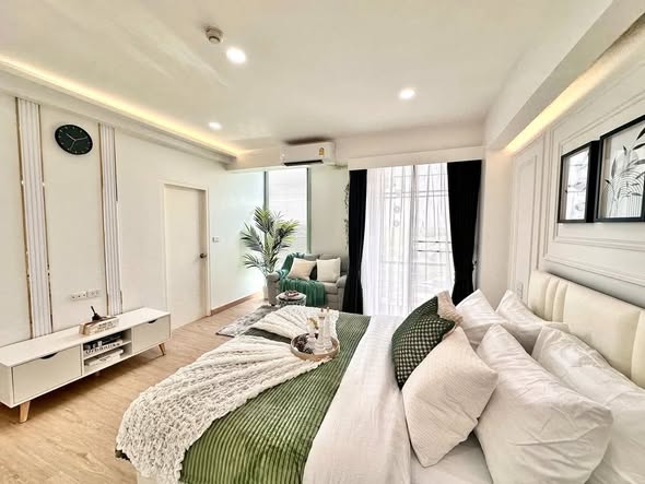 bedroom of Supawan River Place