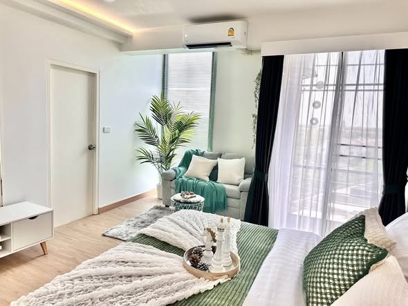 bedroom of Supawan River Place