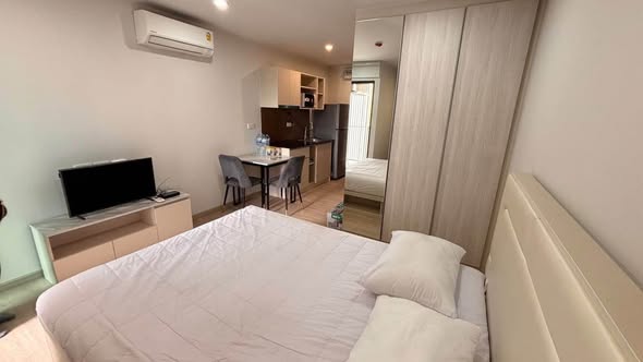 bedroom of Thana Astra Sathorn-Chan