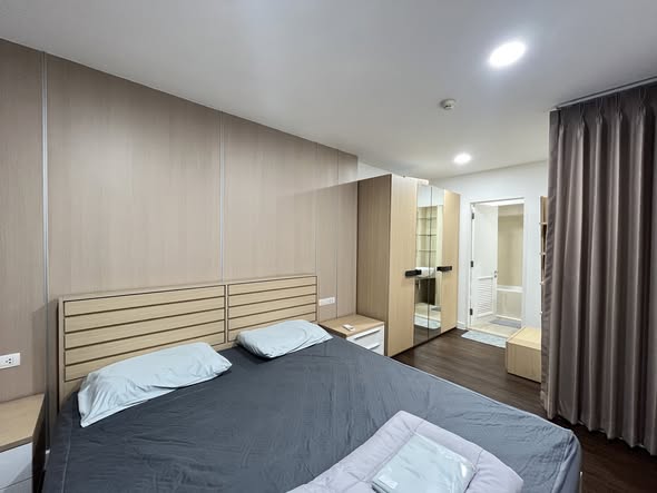 bedroom of The Clover