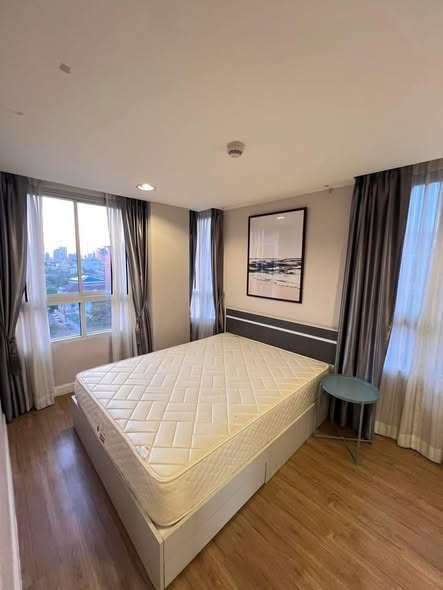 bedroom of The Kris 7