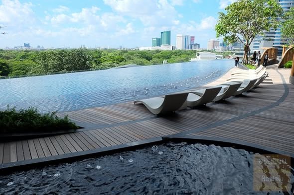 pool of THE LINE Jatujak-Mochit