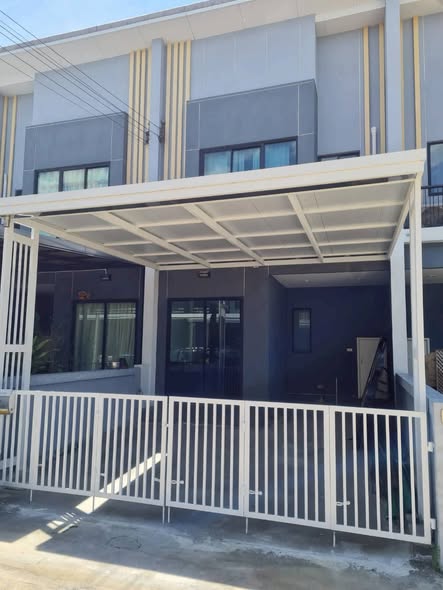 room interior of The Thamm Iconic Onnut – Motorway