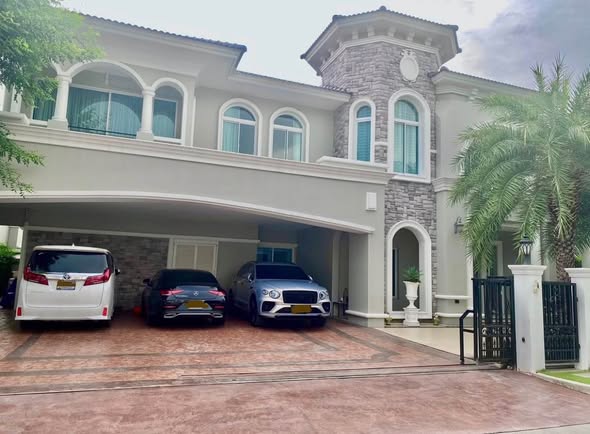 Two Grande Monaco Bangna – Wongwaen