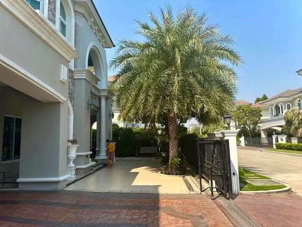 Two Grande Monaco Bangna – Wongwaen