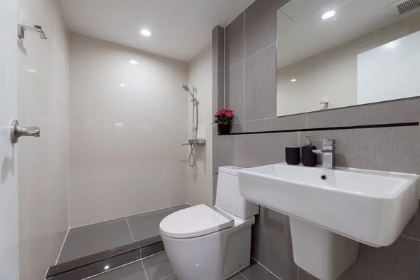bathroom of Very Sukhumvit 72 เวรี่ สุขุมวิท 72