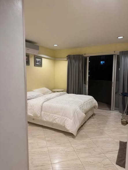 bedroom of Witthayu Complex