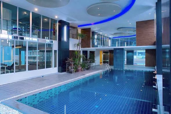 pool of Zenith Place Sukhumvit