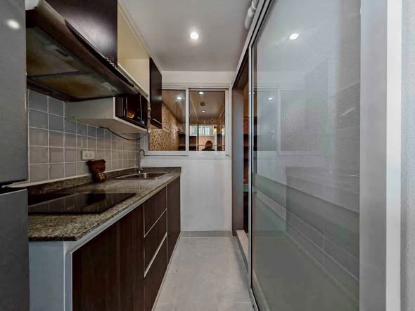 room interior and bathroom of Zenith Place Sukhumvit