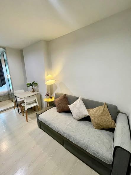 bedroom and living room of คอนโด นิช ไอดี สุขุมวิท 113