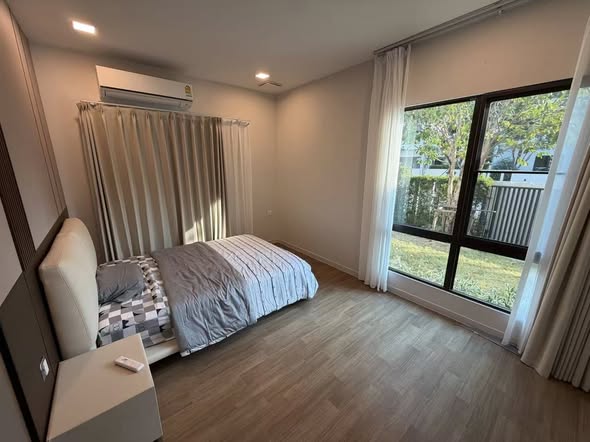 bedroom and room interior of มัณฑนา บางนา กม.15 | MANTANA Bangna km. 15