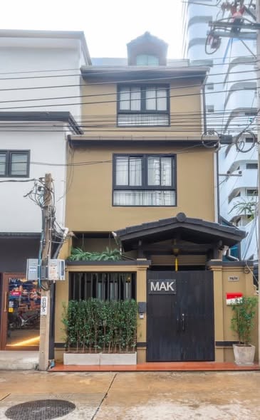15 Sukhumvit Residences