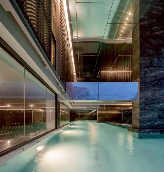 pool of 168 Sukhumvit 36