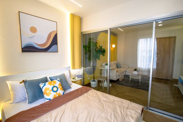 bedroom and room interior of พลัม คอนโด พระราม 2