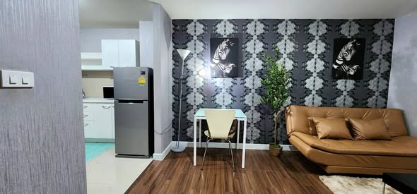 living room and bathroom of คอนโด ปันนา โอเอซิส เรสซิเด้นซ์ 2